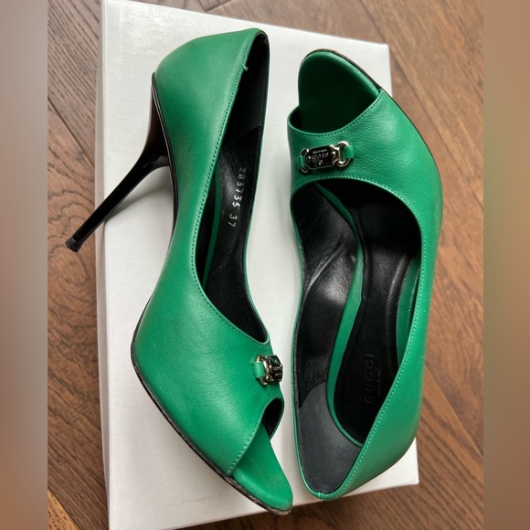Authentic Gucci genuine leather peep toe heels - Picture 5 of 7